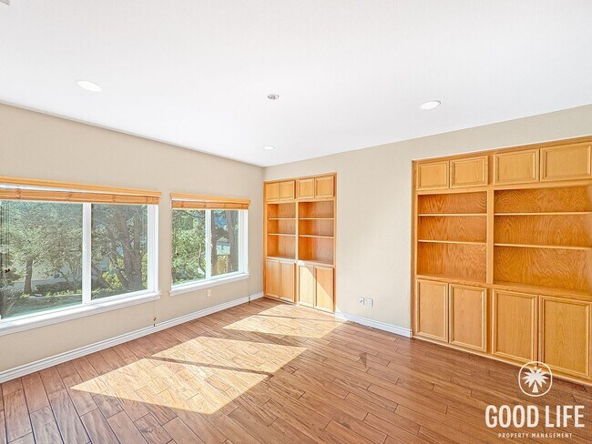 Building Photo - Spacious Torrey View Home with Flexible Floorplan in Gated Community