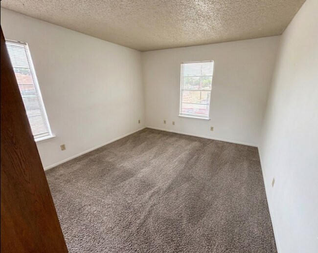 Building Photo - 1315 Quail Cir