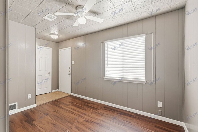 Building Photo - 3130 S Llewellyn Ave