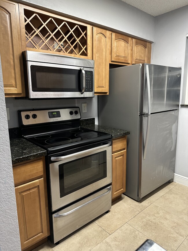 Building Photo - 2810 N Oakland Forest Dr