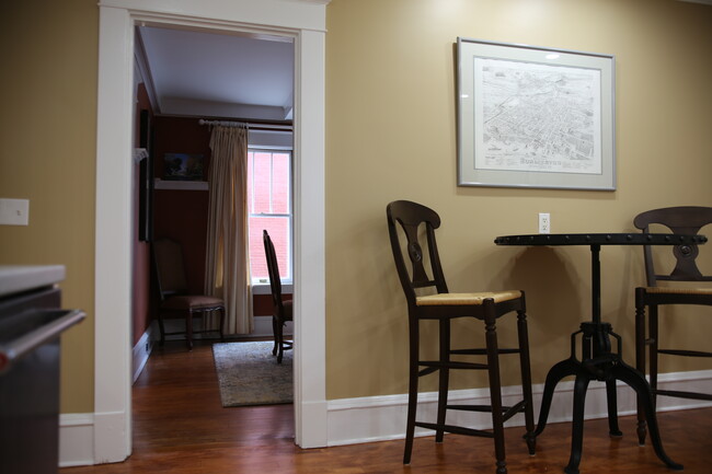 Door between kitchen and dinning room - 82 Hungerford Terrace