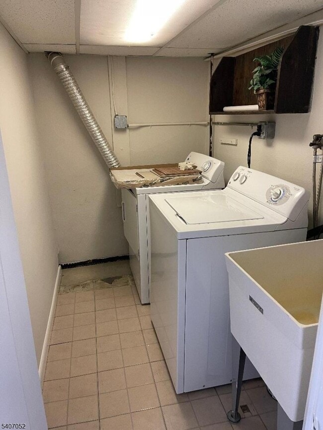 Building Photo - 820 Rhine Blvd