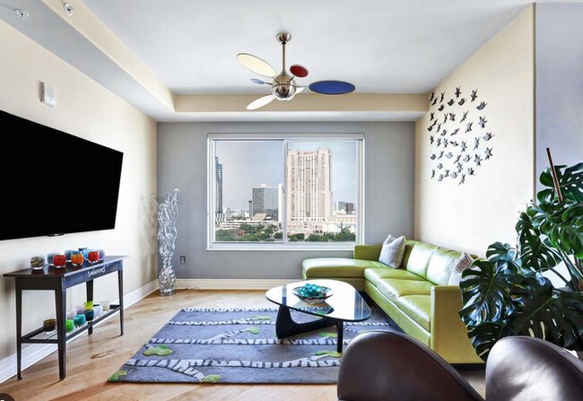 Building Photo - 215 Center St