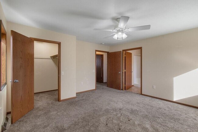 Building Photo - 112 N 5th St