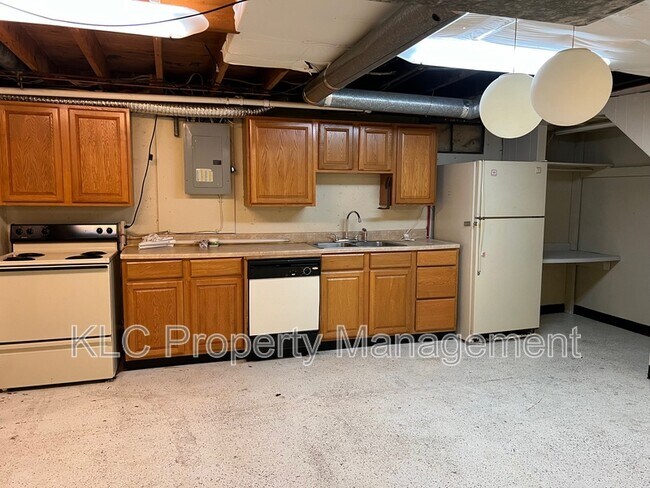 Building Photo - 1222 SW Ordnance Road