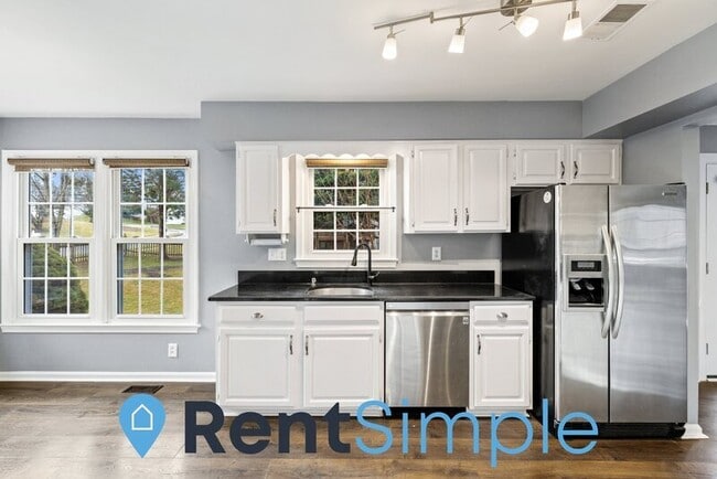 Building Photo - 3920 Bokel Dr