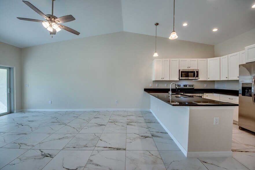 Building Photo - 3419-3421 SW 15th Pl