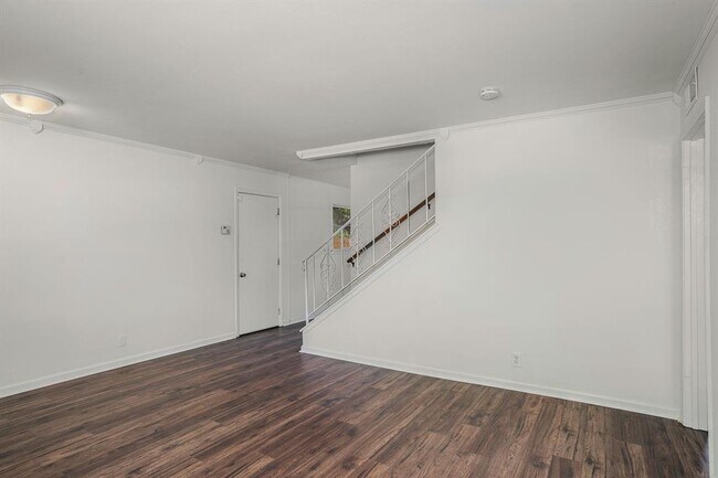 Building Photo - 405 Steeple Ridge Rd