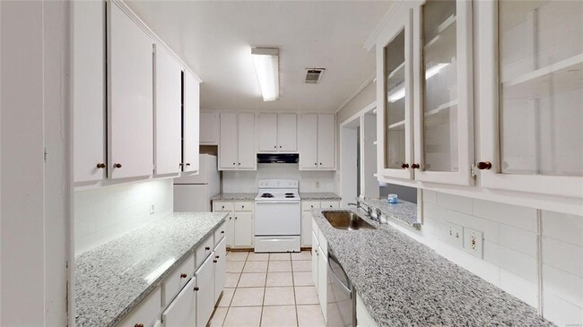 Building Photo - 3234 Willow Ln Dr