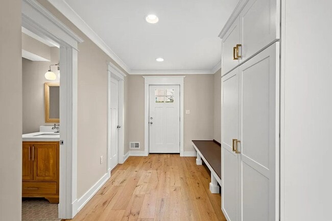 Building Photo - 5 Bed 5 Bath Single Family Home in Edgeworth