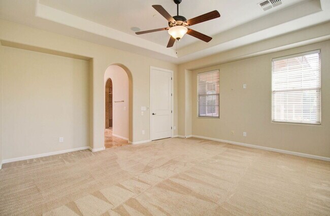 Building Photo - 9427 E Trailside View