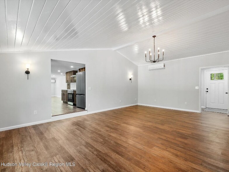 Building Photo - 8 Cedar Ln