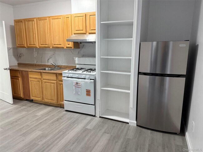 Primary Photo - 1964-64 81st St