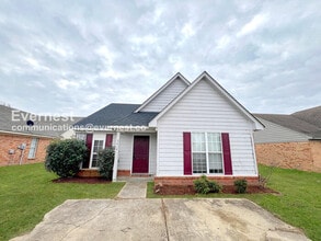 Building Photo - Limited Time Special Offer / 2 Bed, 2 Bath Home with Off-Street Parking / Pet-Friendly / Availabl...