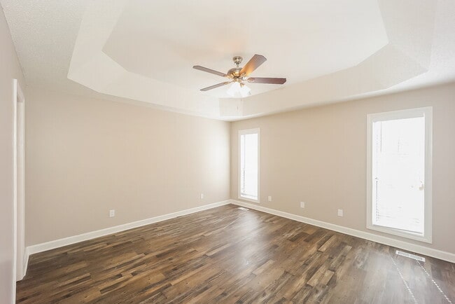 Building Photo - 4165 Golfview Dr