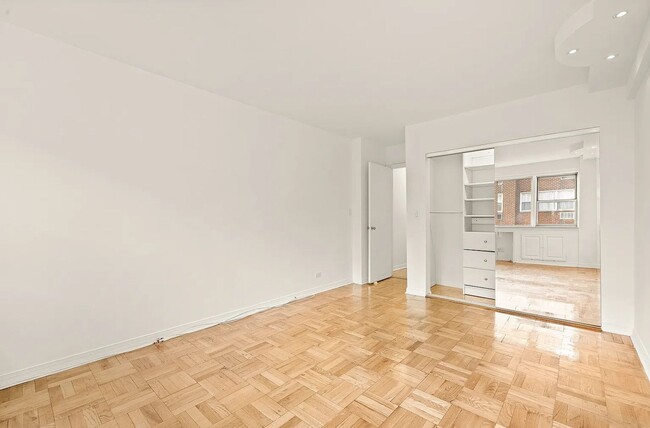 Building Photo - Spacious 1 Bedroom 1 Bathroom  Available