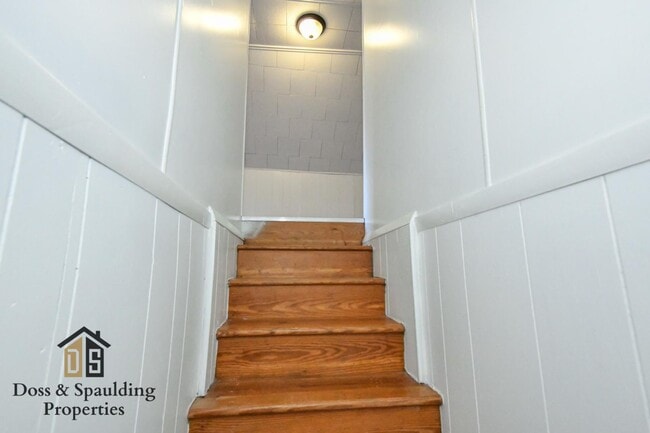 Building Photo - 409 Richardson Ave