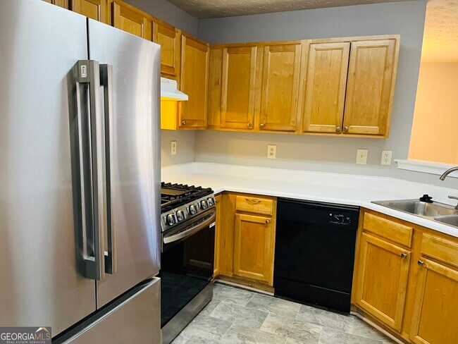 Building Photo - 2119 Manhattan Pkwy