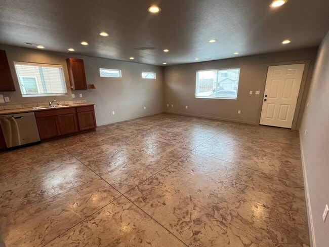 Building Photo - 511 F St NE