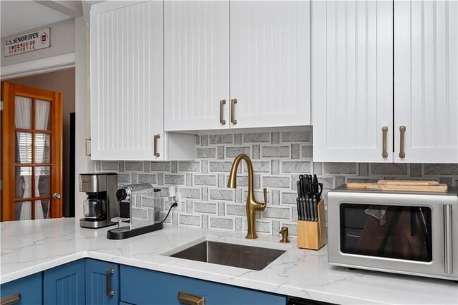 Building Photo - 22 Stockholm St