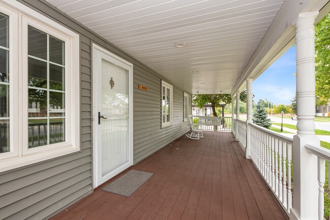 Building Photo - 8818 Fairway Dr