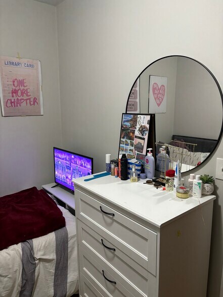 Building Photo - 74 Joy St