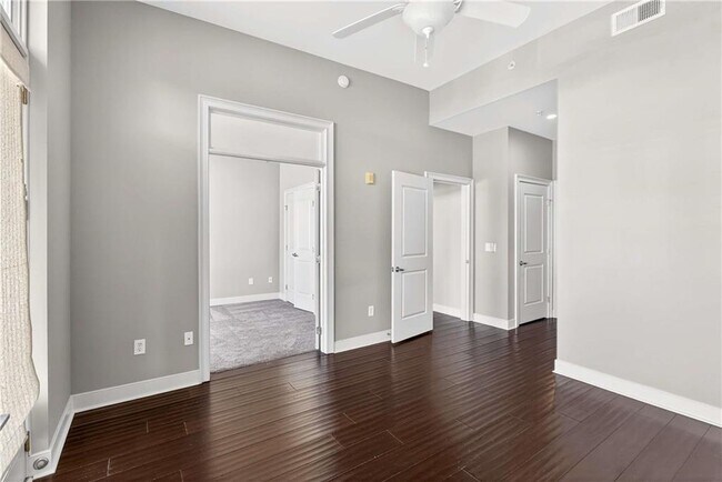 Building Photo - 201 W Ponce de Leon Ave