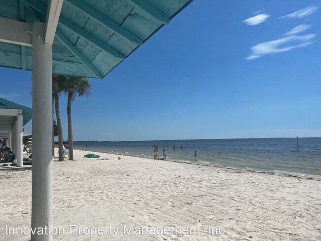 Building Photo - 2 br, 1 bath Apartment - 2 Bedroom 1 Bath ...