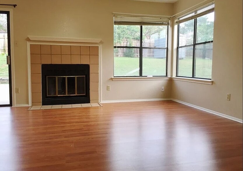 Building Photo - 1213 Silverton Ct