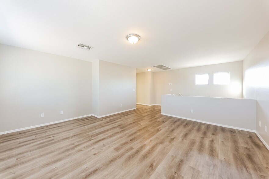Building Photo - 12430 W Valentine Ave