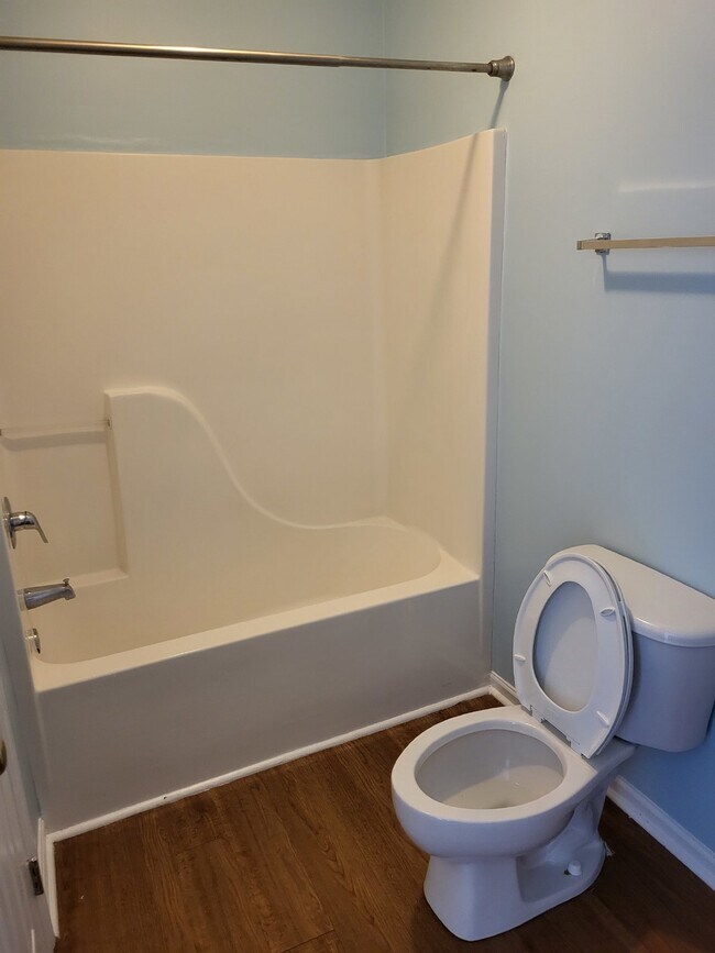 Building Photo - "Charming 2-Bedroom Townhouse on Skillmast...