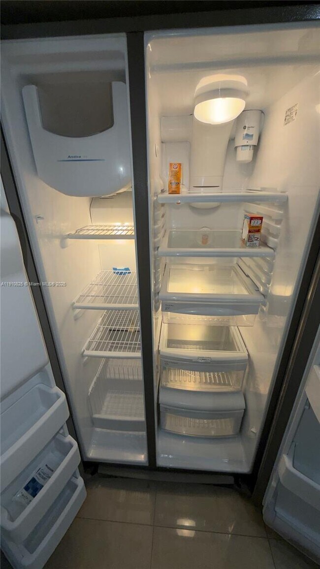 Building Photo - 400 Kings Point Dr