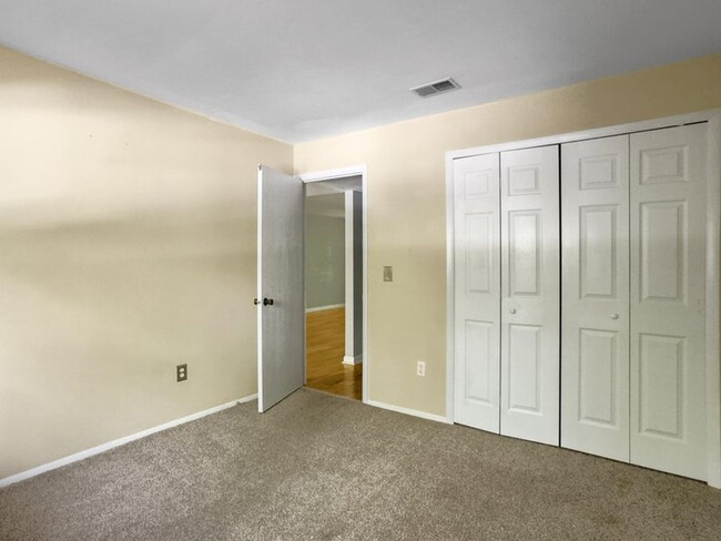 Building Photo - 2 BA/2 BR Condo in West Ashley