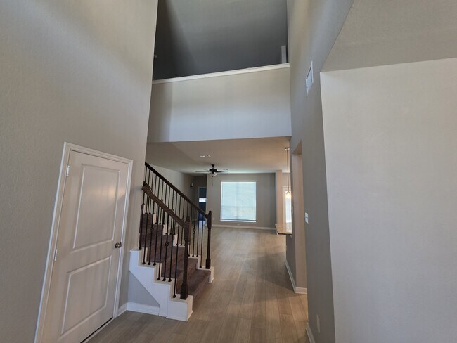 Building Photo - 10001 Kensley Rose Dr