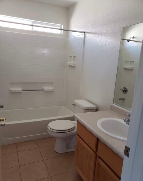 Building Photo - 3504 Glorious Iris Pl