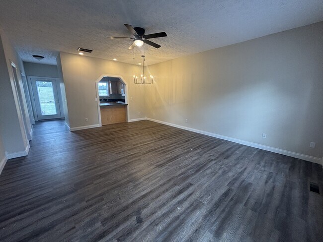 Building Photo - 660 Patterson Branch Rd