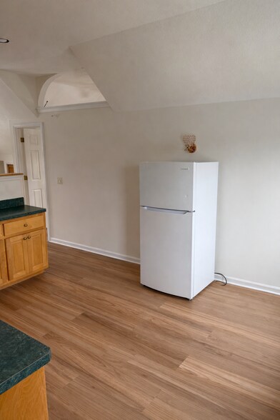 Kitchen - 25 Lawndale Ave