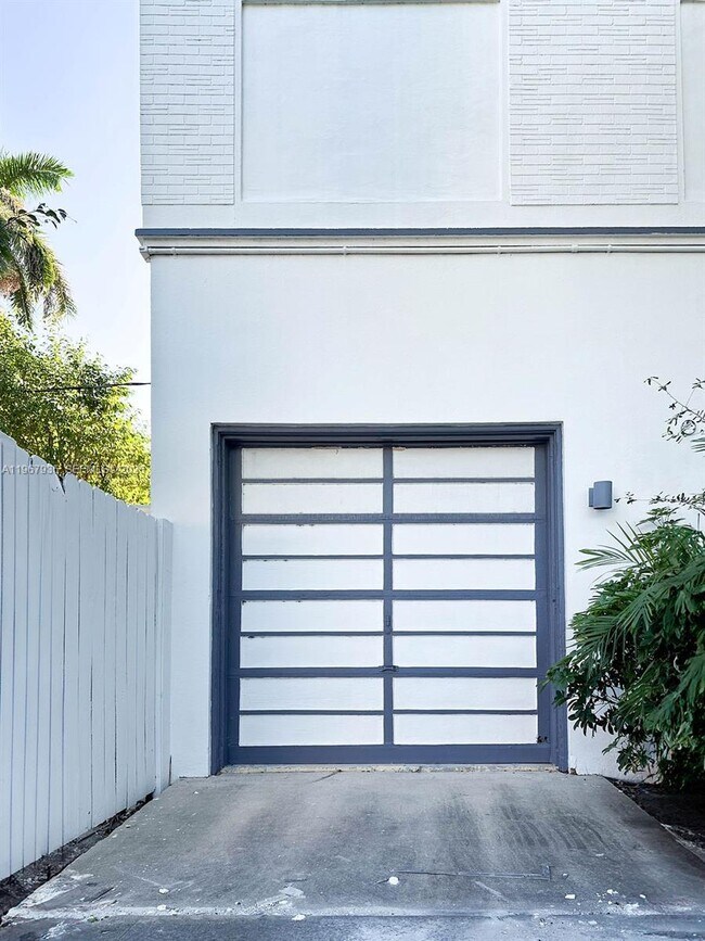 Building Photo - 1255 Jackson St