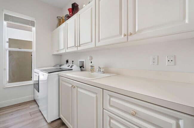 Building Photo - 14364 Stroller Way