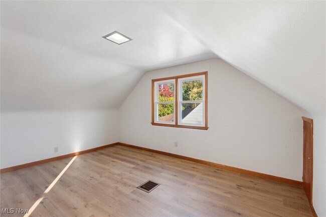 Building Photo - 5732 E 141st St