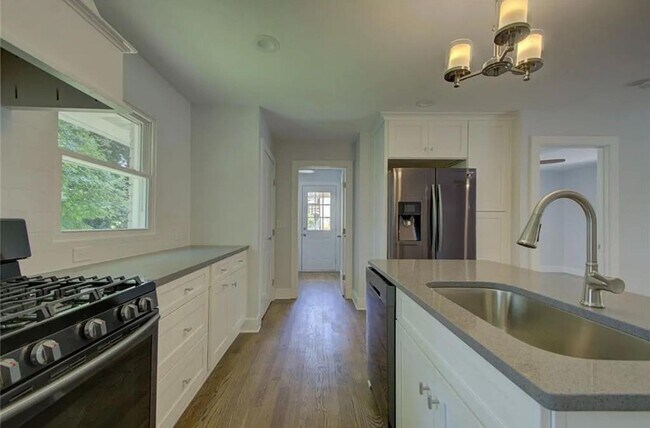 Building Photo - 985 Frontier Trail SW