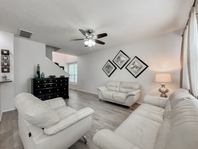 Building Photo - 3 Fairlee Ct