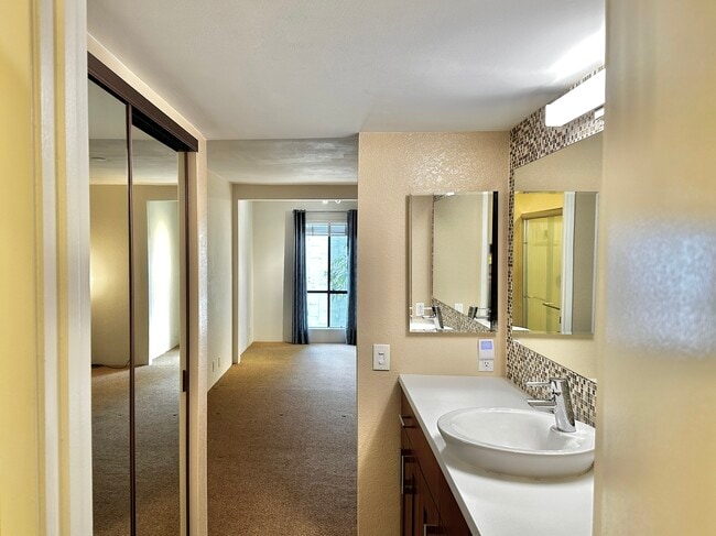 Building Photo - 5125 E Waverly Dr