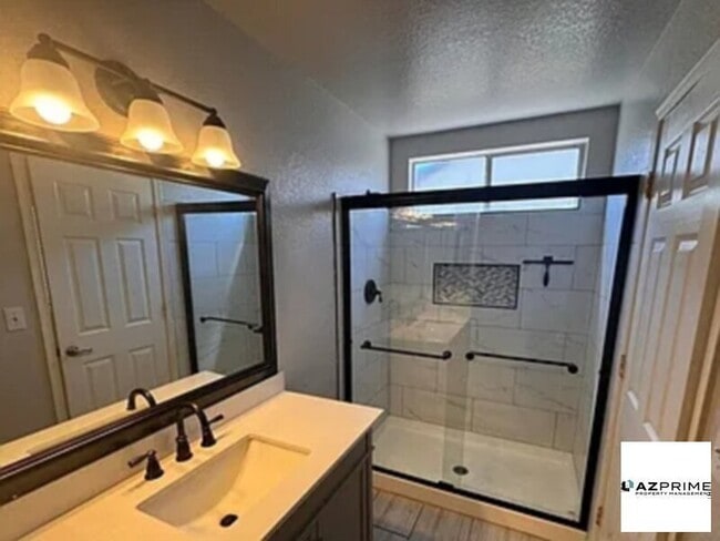 Building Photo - Nice Home