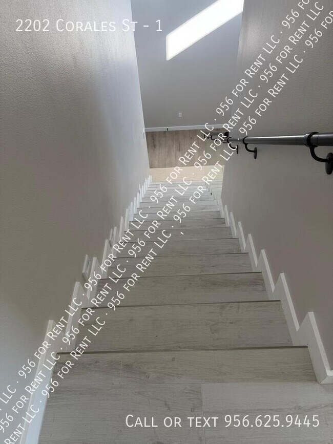 Building Photo - 2202 Corales St