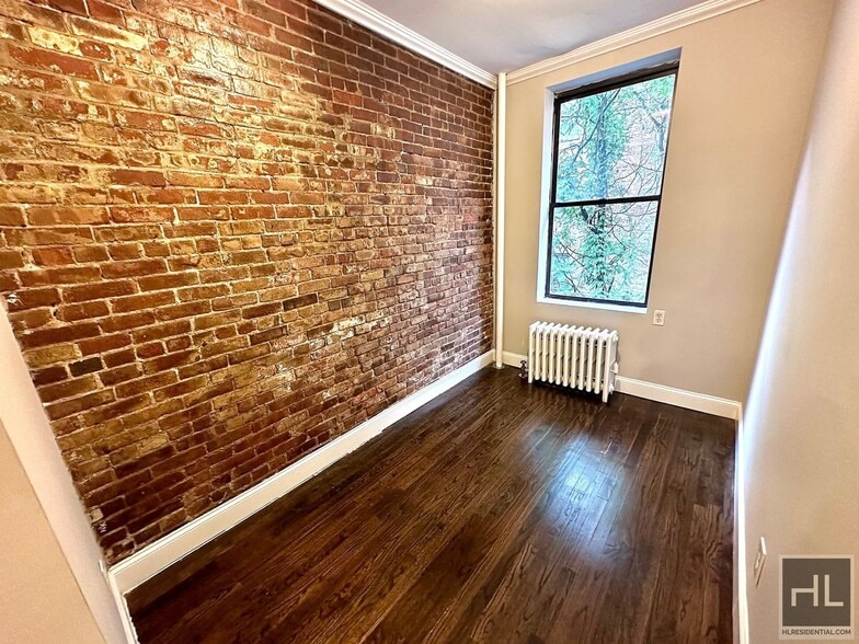 Building Photo - Tenth Avenue