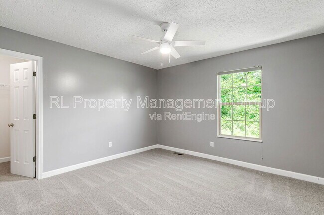 Building Photo - 5551 Ainsley Dr