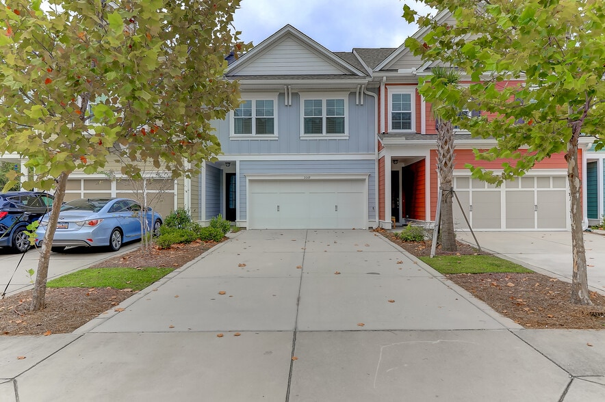 Front of House - 2069 Kings Gate Ln