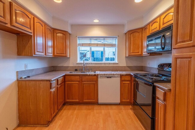 Building Photo - 713 San Francis Ave