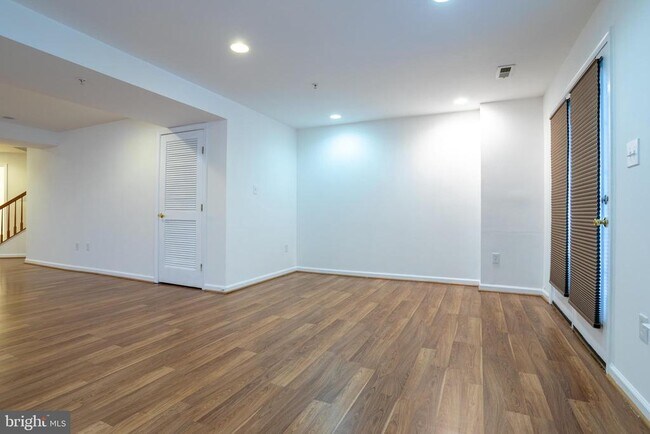 Building Photo - 9314 Penrose St